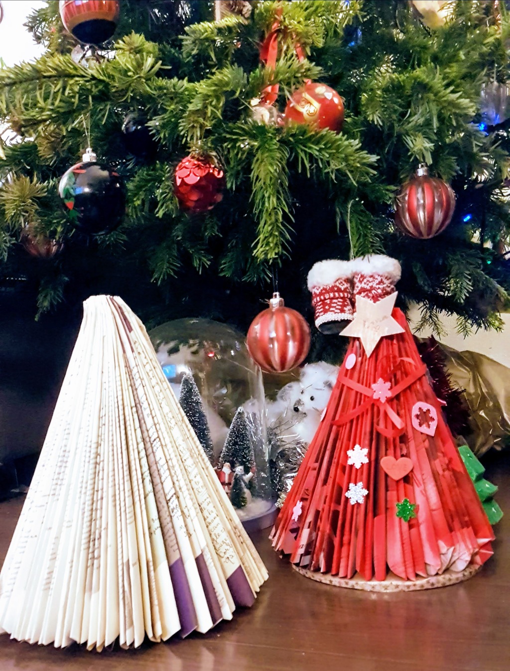 DIY : Sapin de Noël en papier fait avec un magazine ou un livre